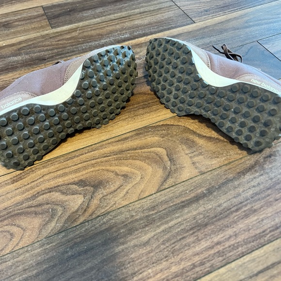 New Balance 327’s - Picture 7 of 9